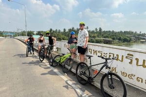 Ganztägige Fahrradtour von Bangkok zum schwimmenden Markt