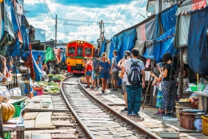 Bangkok: Maeklong Railway & Amphawa Floating Market Day Trip