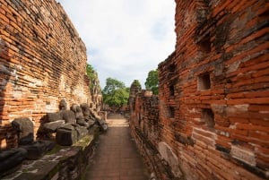 バンコク発：カフェのあるアユタヤの必見寺院