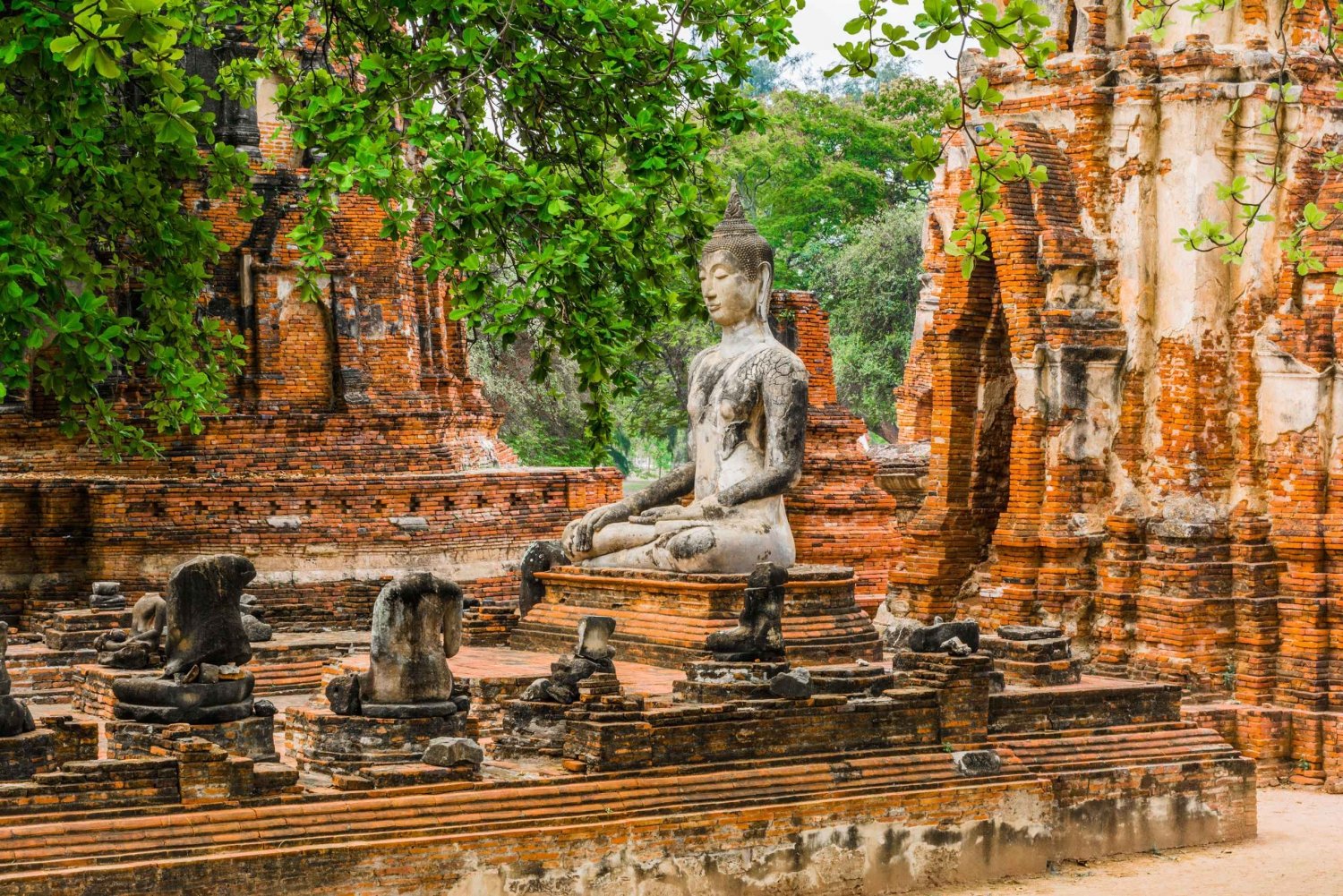 Bangkokista: Ayutthaya temppelit ja venekierros lounaalla