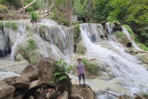 Von Bangkok aus: Erawan Wasserfall & Kanchanaburi Private Tour