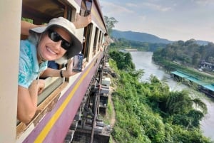 Fra Bangkok: Privat tur til Erawan-vandfaldet og Kanchanaburi