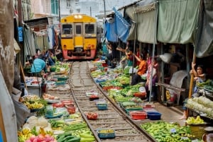 Bangkok: Railway and Floating Market Tour with Dragon Temple