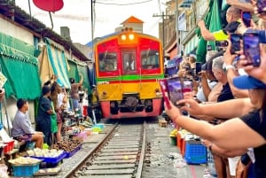 Bangkok: Railway and Floating Market Tour with Dragon Temple