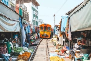 Bangkok: Railway and Floating Market Tour with Dragon Temple