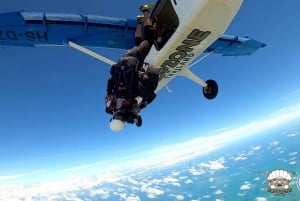 Pattaya: Dropzone Tandem Skydive Experience with Ocean Views