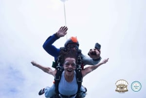 Pattaya : Dropzone - Saut en parachute tandem avec vue sur l'océan