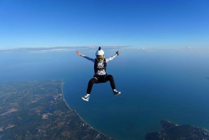 Pattaya: Dropzone Tandem-Fallschirmsprung-Erlebnis mit Meerblick
