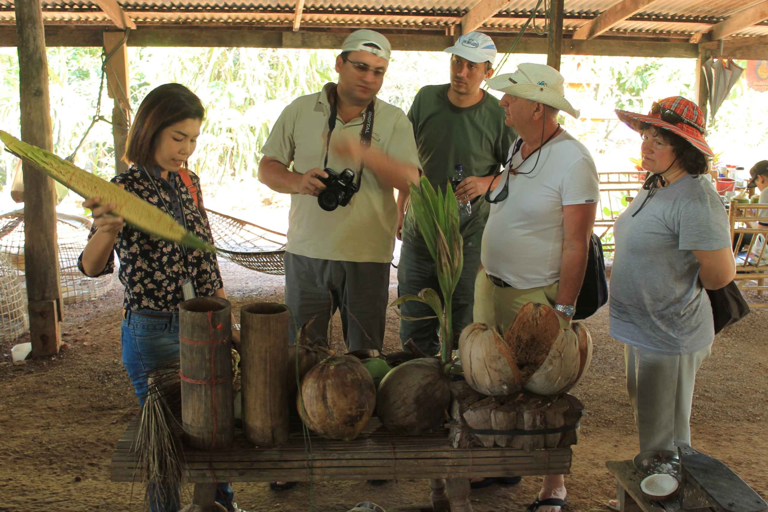 Von Bangkok aus: Der schwimmende Markt von Thaka
