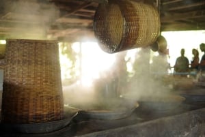 Von Bangkok aus: Der schwimmende Markt von Thaka
