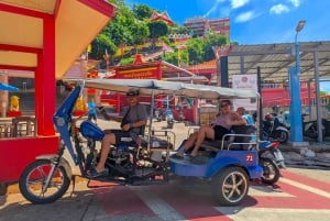 From Pattaya: Day Tour Koh Sichang Island with Tuktuk Tour