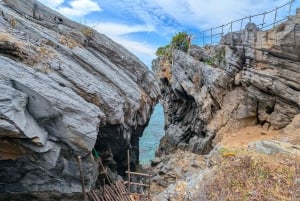 From Pattaya: Day Tour Koh Sichang Island with Tuktuk Tour