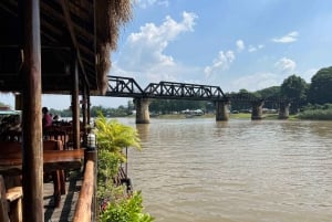 Experiência de dia inteiro no rio Kwai em Kanchanaburi