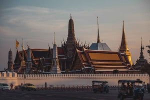 Bangkok: Private Wat Phra Kaew, Wat Pho & Wat Arun Tour