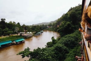Kanchanaburi Río Kwai con Viaje en Tren y Fuego Infernal
