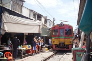 Maeklong Railway & Damnoen Saduak - Special Value Day Trip