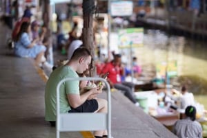 Maeklong Railway & Damnoen Saduak - Special Value Day Trip