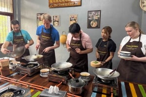 Bangkok: Autentisk thailändsk matlagningskurs – mysig och praktisk