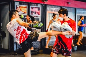 Clase de entrenamiento de Muay Thai en Krudam Gym @Sukhumvit 36