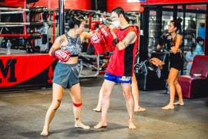 Clase de entrenamiento de Muay Thai en Krudam Gym @Sukhumvit 36