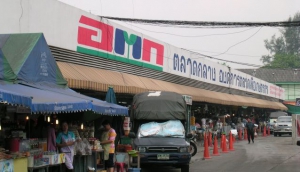 Or Tor Kor Fresh Market