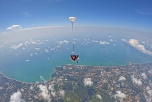 Pattaya : Dropzone - Saut en parachute tandem avec vue sur l'océan