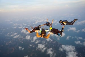 Pattaya : Dropzone - Saut en parachute tandem avec vue sur l'océan