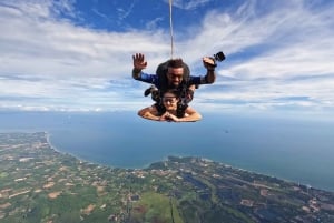Pattaya : Dropzone - Saut en parachute tandem avec vue sur l'océan