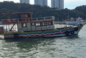 Bådparty på bølgerne ved solnedgang i Pattaya