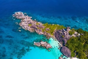 Phuket: Similansaarten snorklauspäiväkierros katamaraanilla