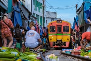 Bangkok: Damnoen Saduak Floating & Train Markets Wycieczka z przewodnikiem