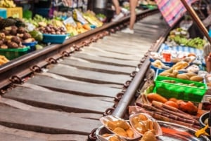 Bangkok: Visita guiada aos mercados flutuantes e de trem de Damnoen Saduak