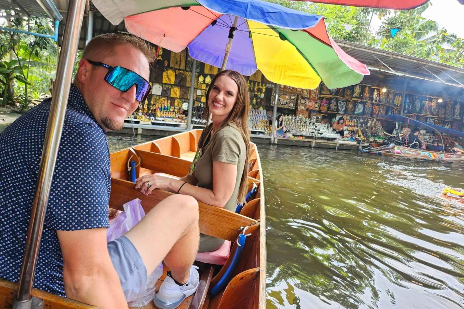 Privat flytande marknad och tågmarknad + DRAGON-templet + thailändskt café