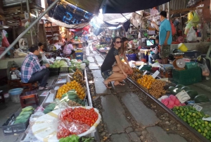 Privat flytande marknad och tågmarknad + DRAGON-templet + thailändskt café