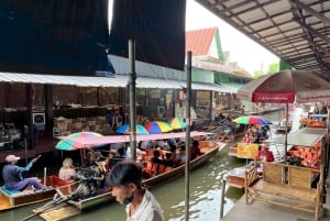 Bosque de manglares privado, mercado flotante y mercado ferroviario