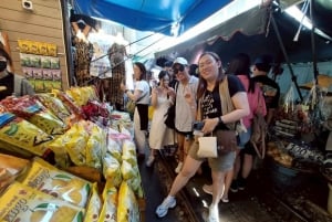 Bosque de manglares privado, mercado flotante y mercado ferroviario