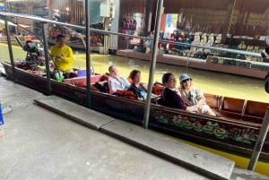 Bosque de manglares privado, mercado flotante y mercado ferroviario