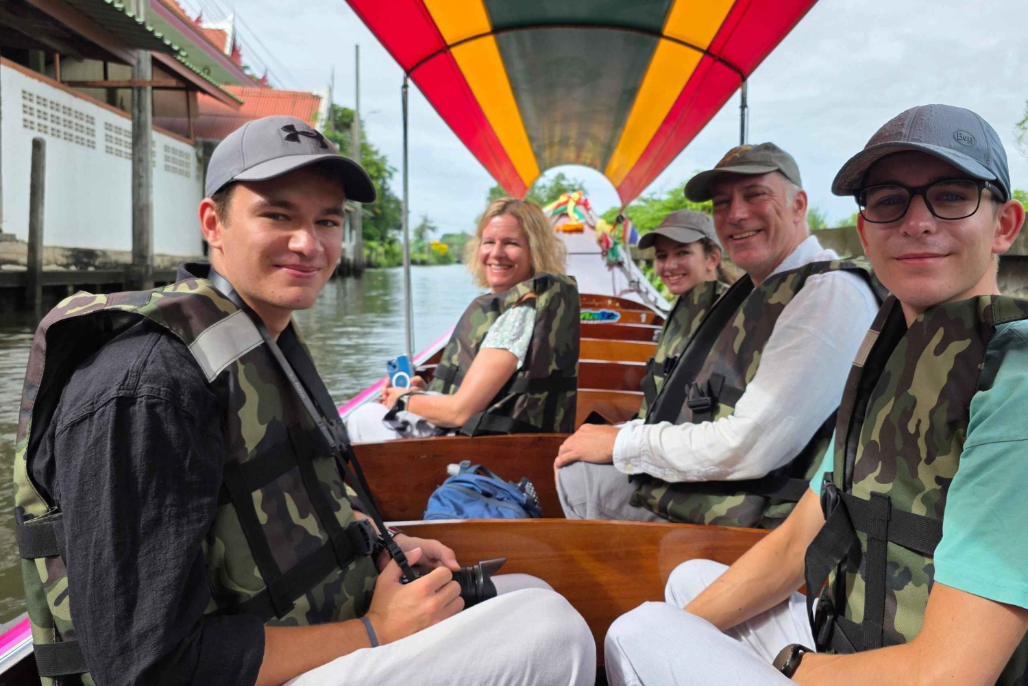 バンコク発、鉄道市場から水上マーケット＆ボートツアーへご案内します