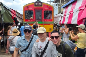 バンコク発、鉄道市場から水上マーケット＆ボートツアーへご案内します