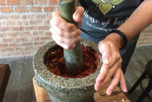 Sathon: Praktisk thailandsk madlavningskursus og markedstur i Bangkok