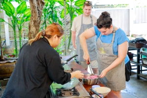 Sathon: Praktisk thailandsk madlavningskursus og markedstur i Bangkok