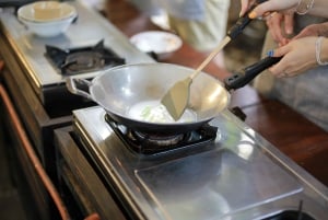 Sukhumvit: BKK:n thaimaalainen ruoanlaittokurssi ja markkinakierros.