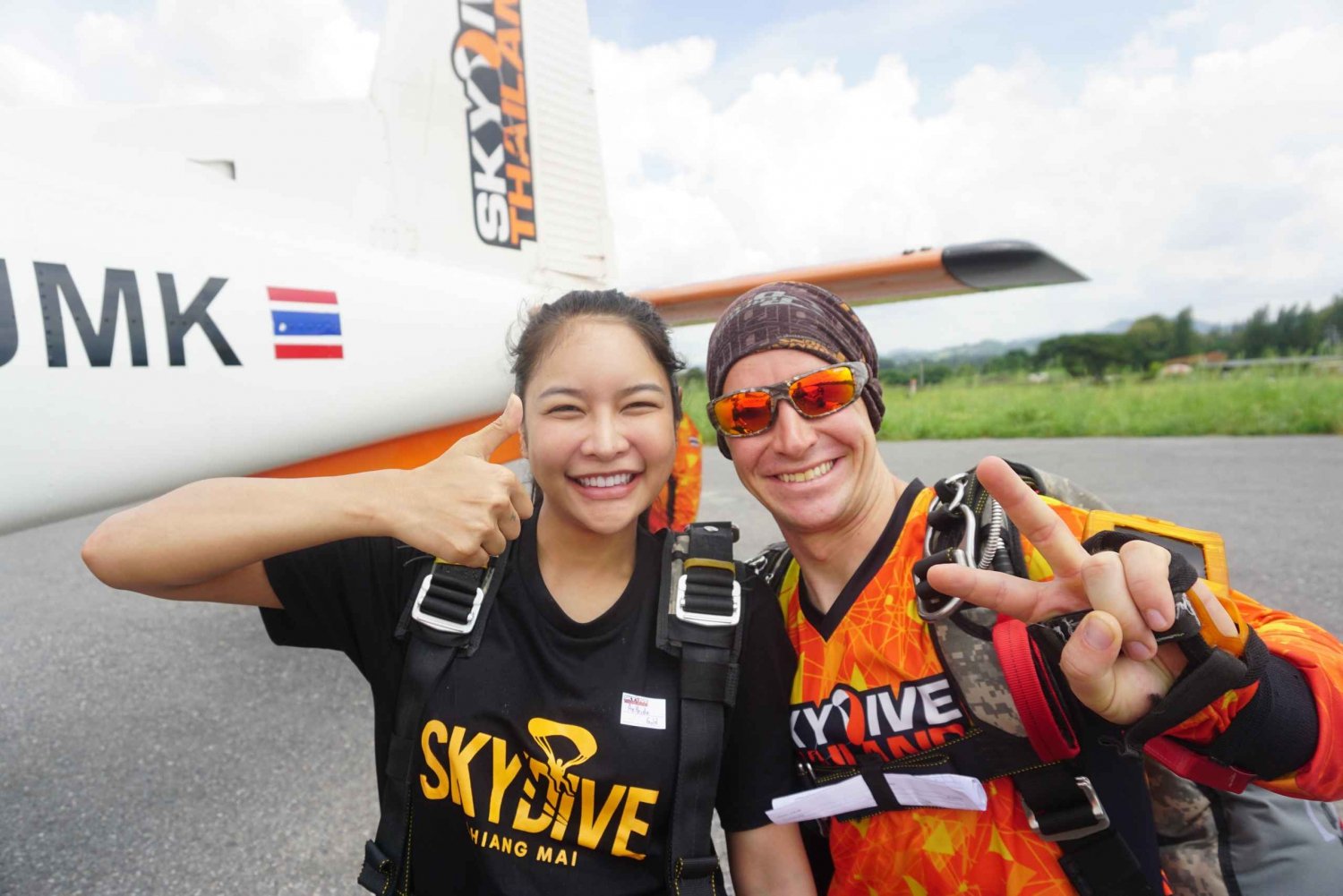 Doświadczenie skoków spadochronowych w tandemie ze Skydive Thailand