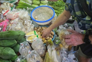 Thailändsk matlagningskurs och marknadstur med fruktprovning