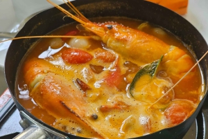 Thailändsk matlagningskurs och marknadstur med fruktprovning