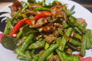 Thailändsk matlagningskurs och marknadstur med fruktprovning