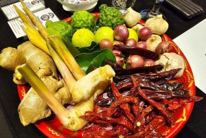 Thailändsk matlagningskurs och marknadstur med fruktprovning