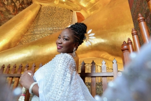 Tajski fotograf kostiumowy w Wat Arun/Pho w Bangkoku