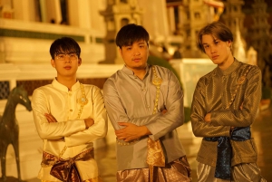 Bangkok: Thai Traditional Costume or Student Uniform Rental