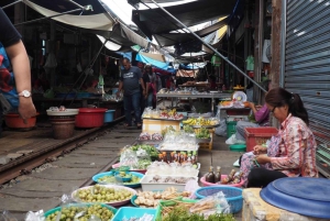 Visite privée de Maeklong, Damnoen Saduak et du marché flottant d'Amphawa